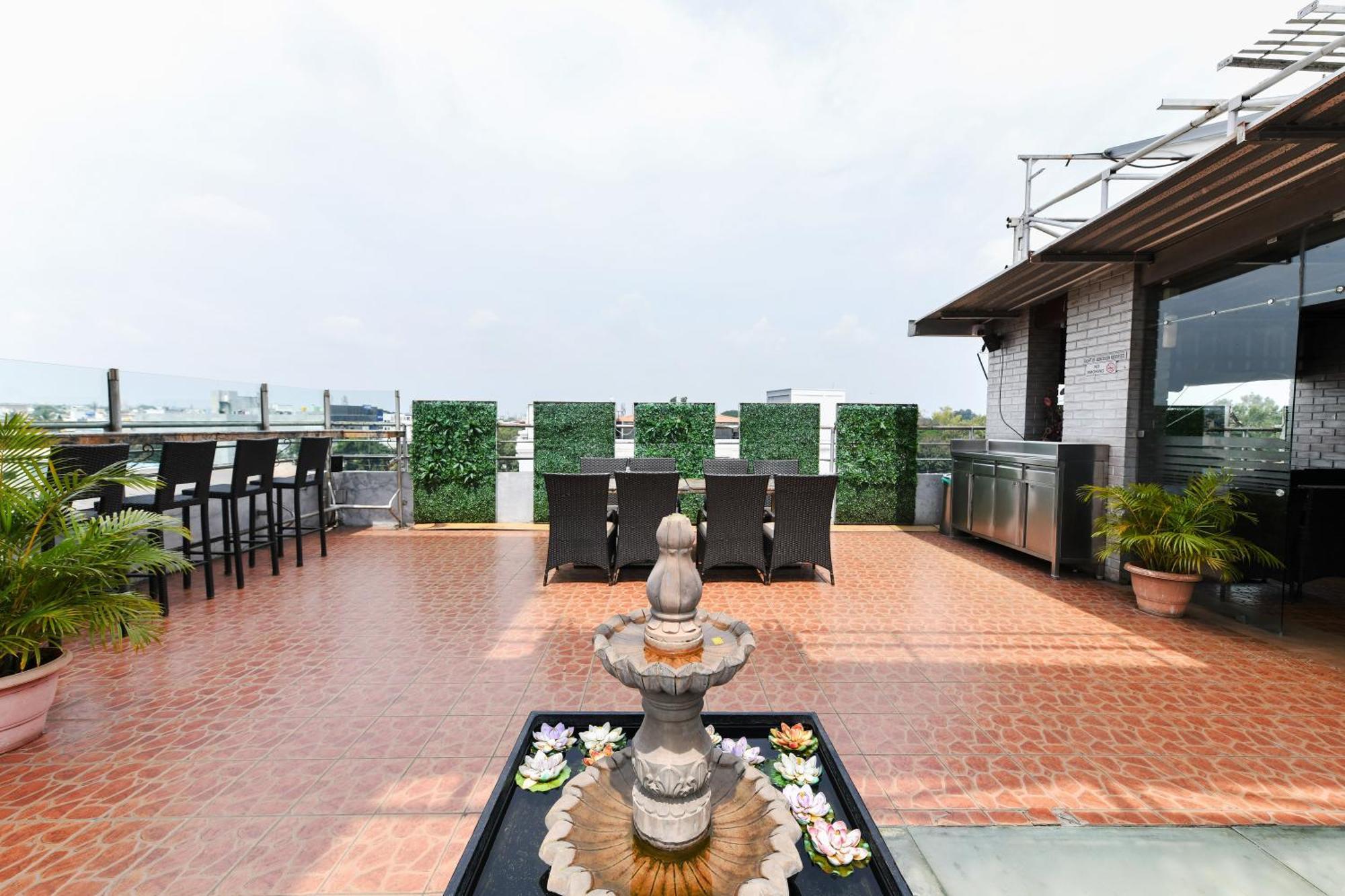 Hotel Roopa Майсур Экстерьер фото