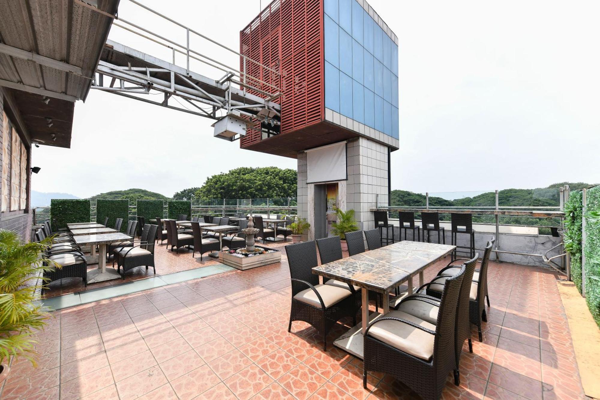 Hotel Roopa Майсур Экстерьер фото